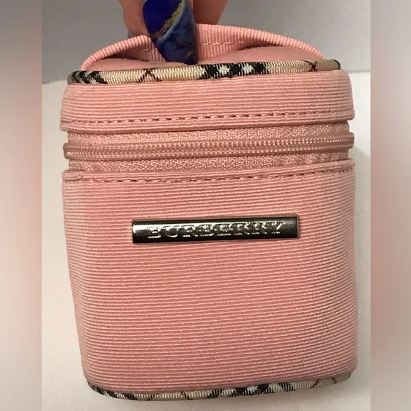 Burberry Mini Case/Pouch 😍👛